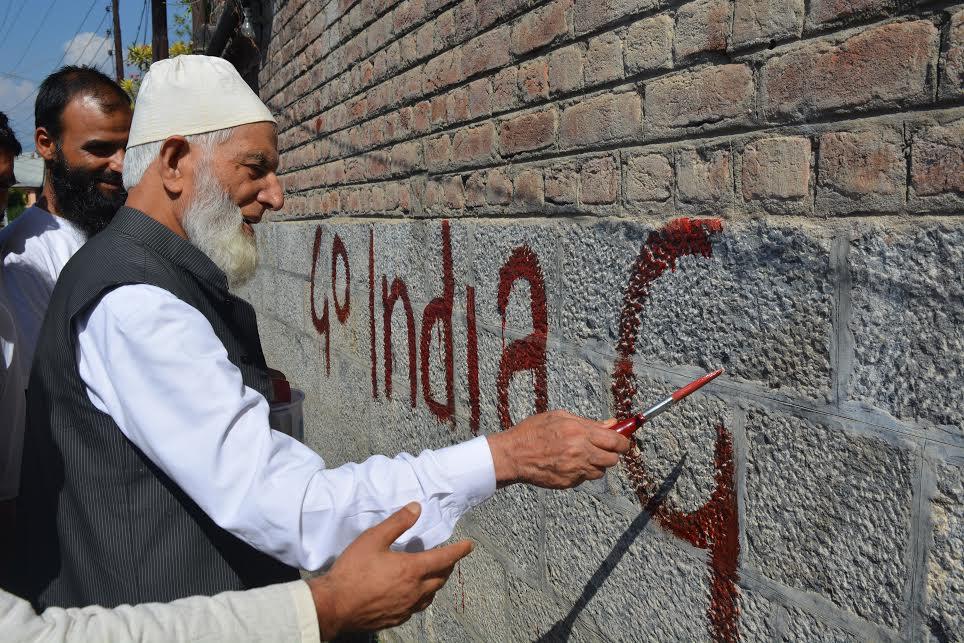 Geelani leads graffiti-protest in Srinagar
